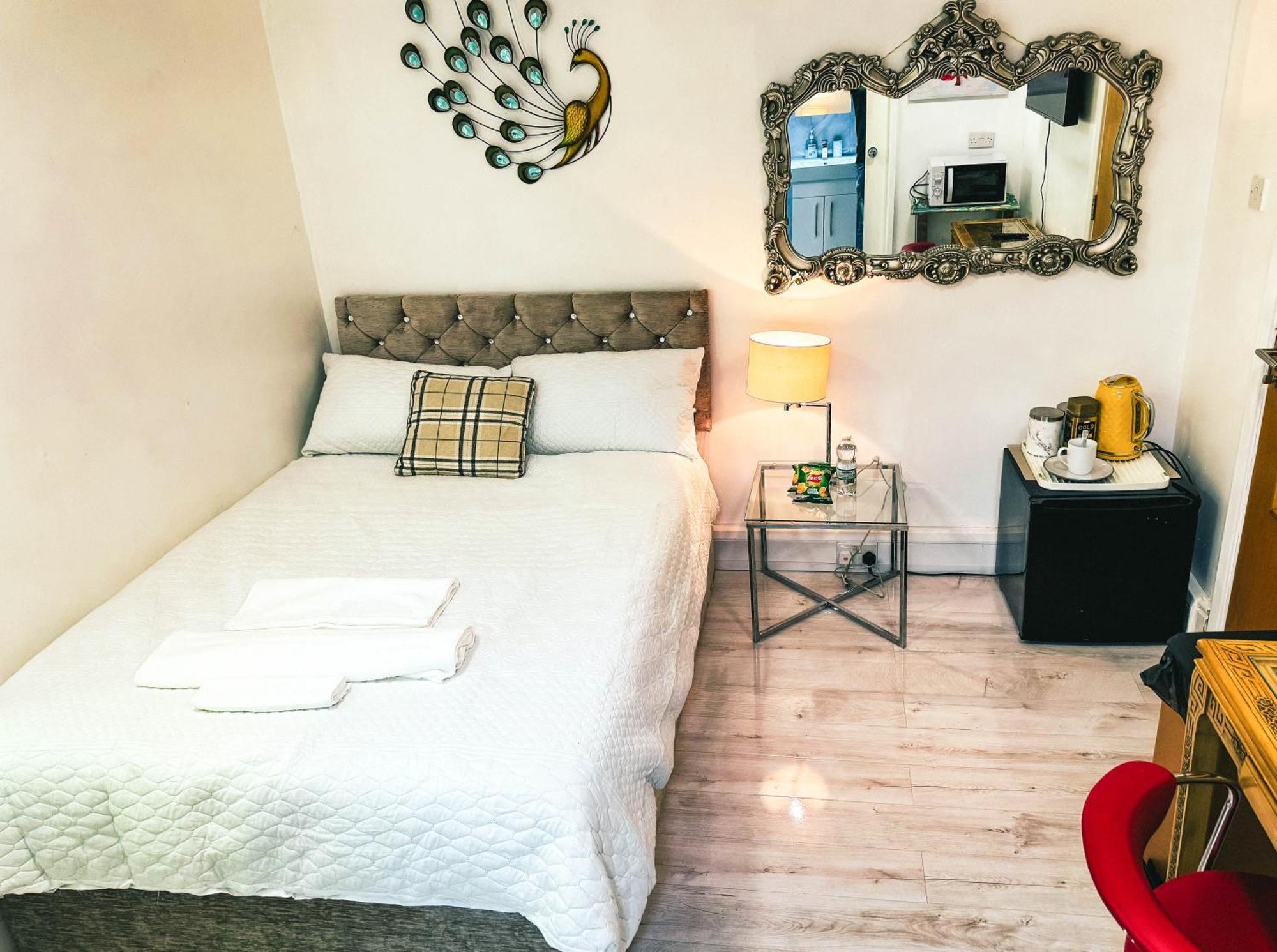 Luxury En-suite In Prime Town Centre Location *