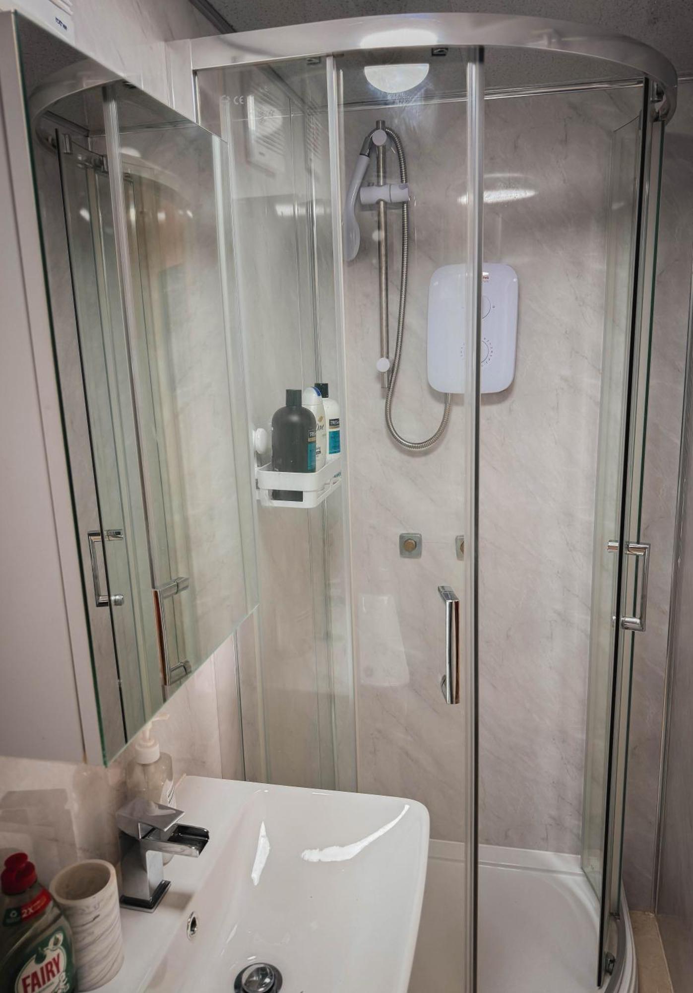 Apartment Luxury En-suite In Prime Town Centre Location *